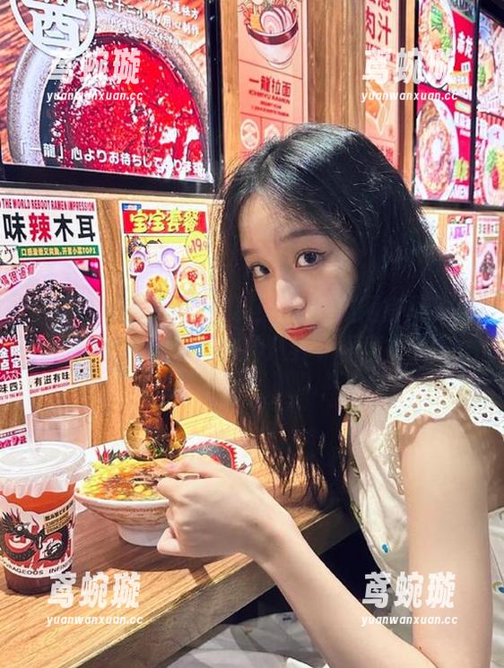 最新爆料！17吃瓜网官网就像个大染缸，各种八卦一锅煮！
