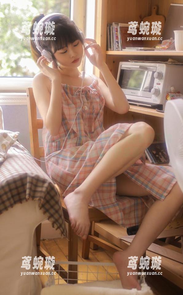 吃瓜网首页：那张冷酷表情下的反差女友，你不就是个快乐源泉？