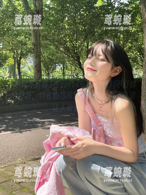 在zztt49.ccm黑料不打烊的首页，抖音的热辣新闻如同夏天的热浪，让人欲罢不能！